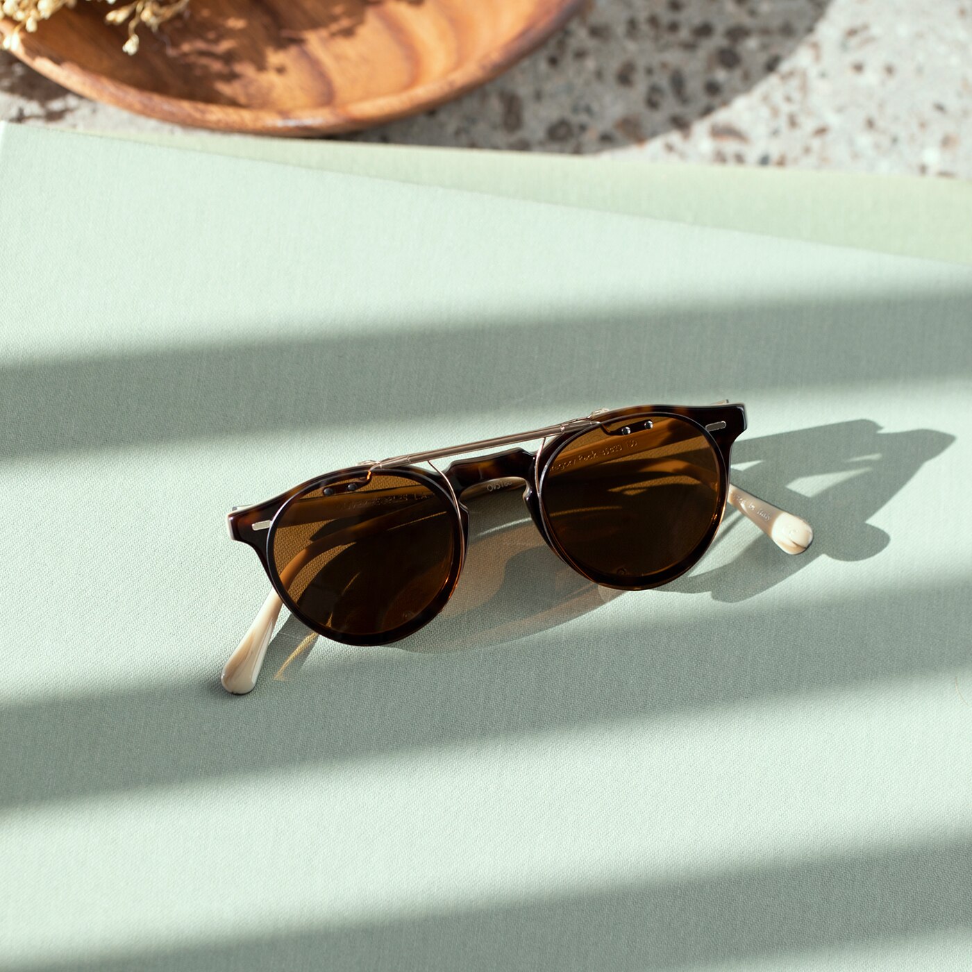 Oliver peoples 2025 flip up sunglasses