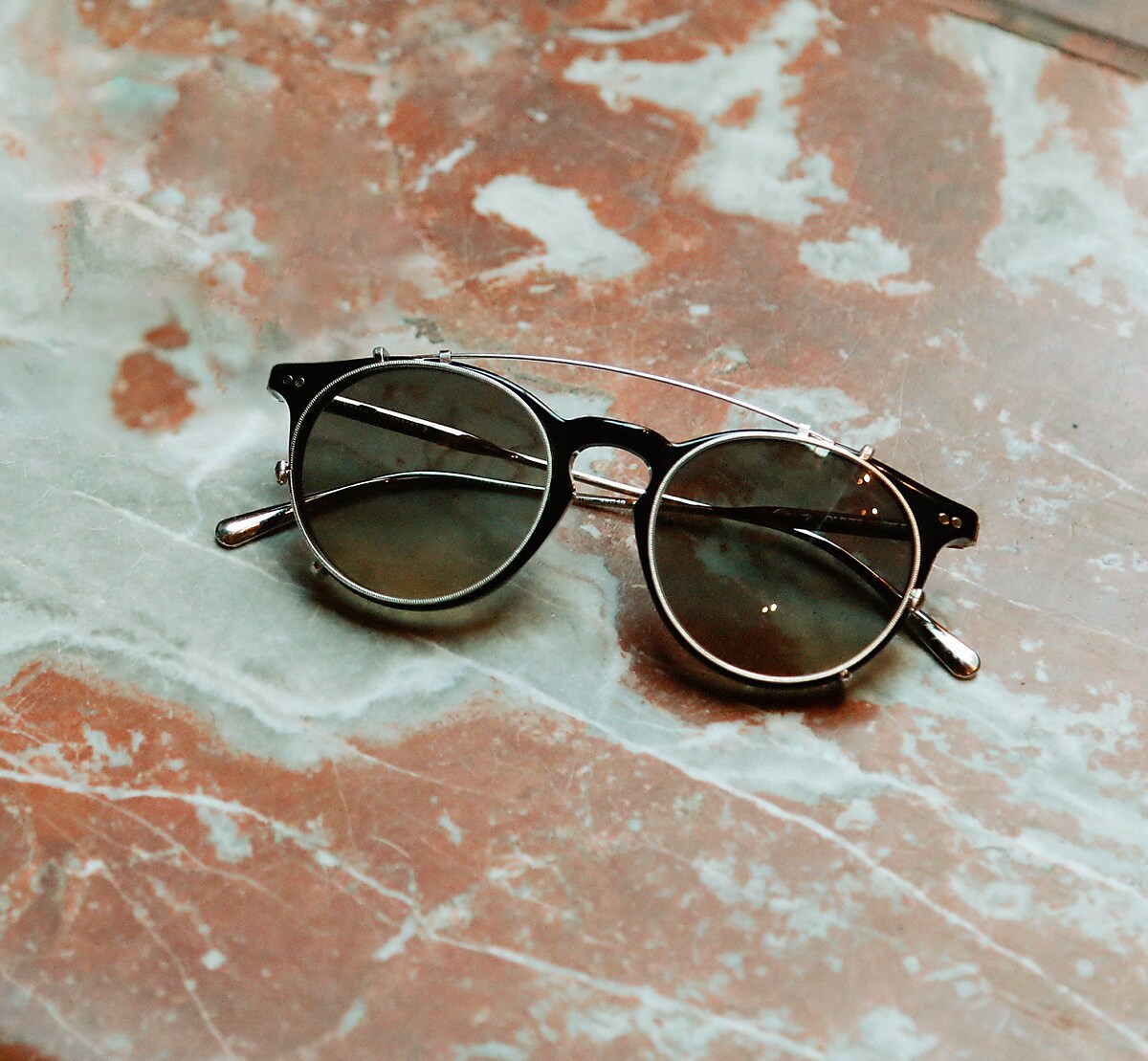 Oliver Eduardo-R Eyeglasses in DM2/Antique Gold | Oliver®