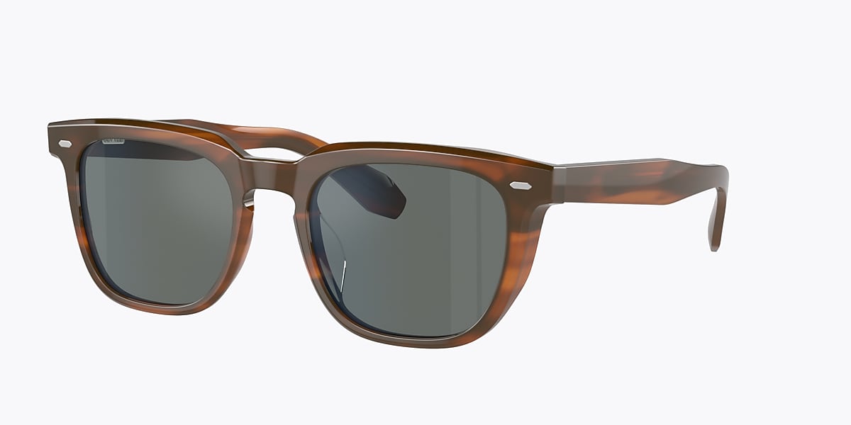 827934502000 main image